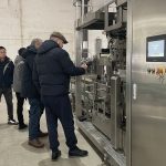 Καλωσορίζουμε θερμά ξένους πελάτες να επισκεφθούν την εταιρεία μας για να επιθεωρήσουν τον δευτερεύοντα εξοπλισμό δεματοποίησης